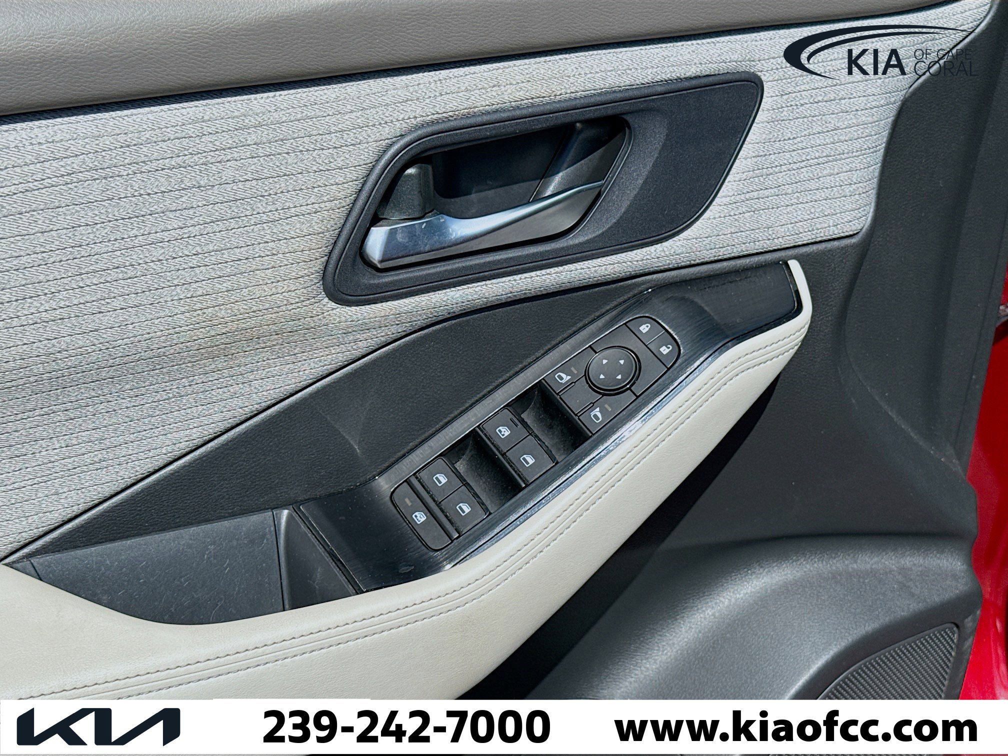 Used 2023 Nissan Rogue SV image 21