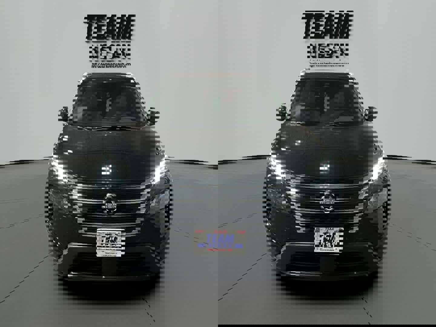 Used 2025 Nissan Rogue SV image 2