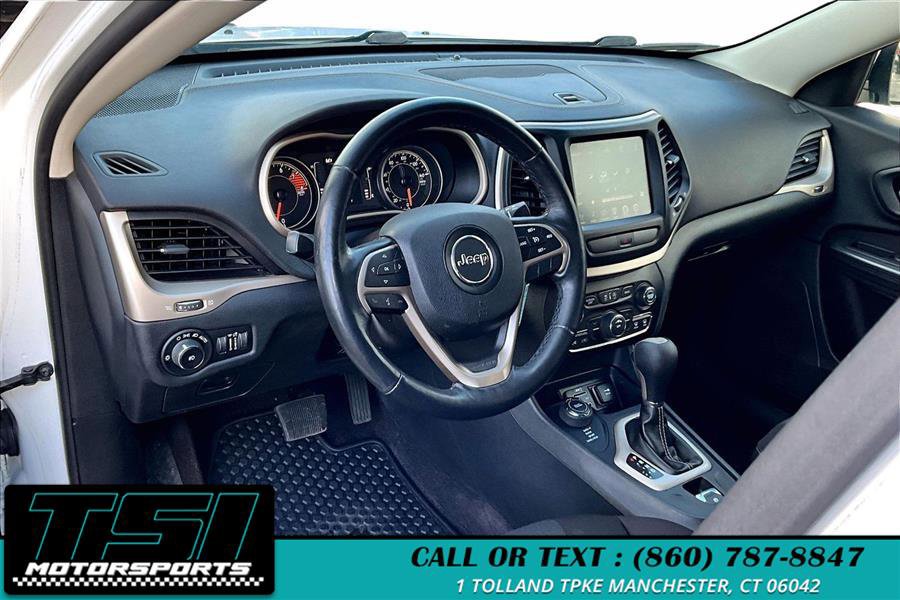 Used 2016 Jeep Cherokee Latitude w/ Cold Weather Group image 14