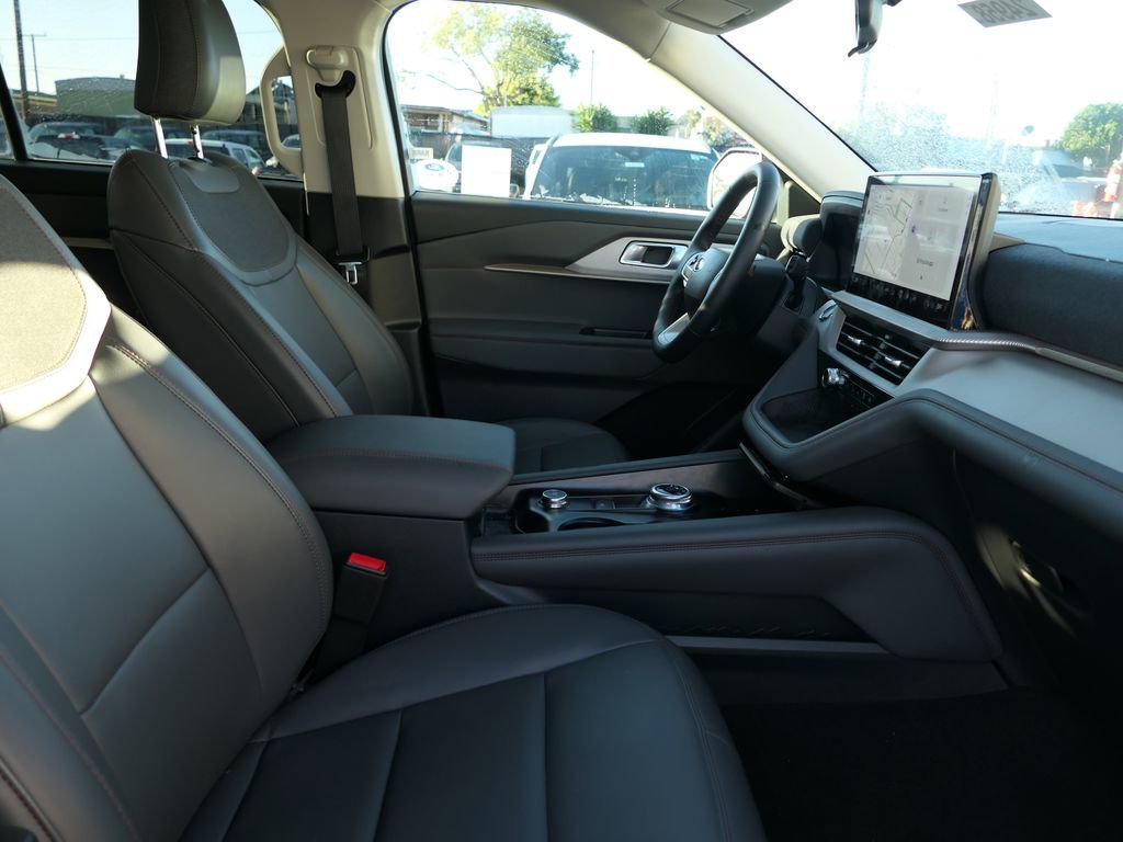 Used 2025 Ford Explorer Active w/ Active Comfort Package image 26
