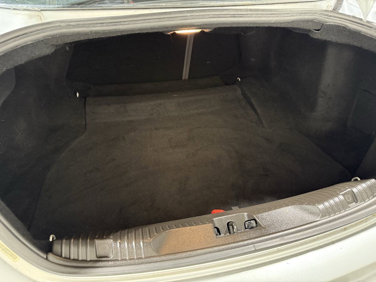 Used 2010 Jaguar XF Luxury image 18