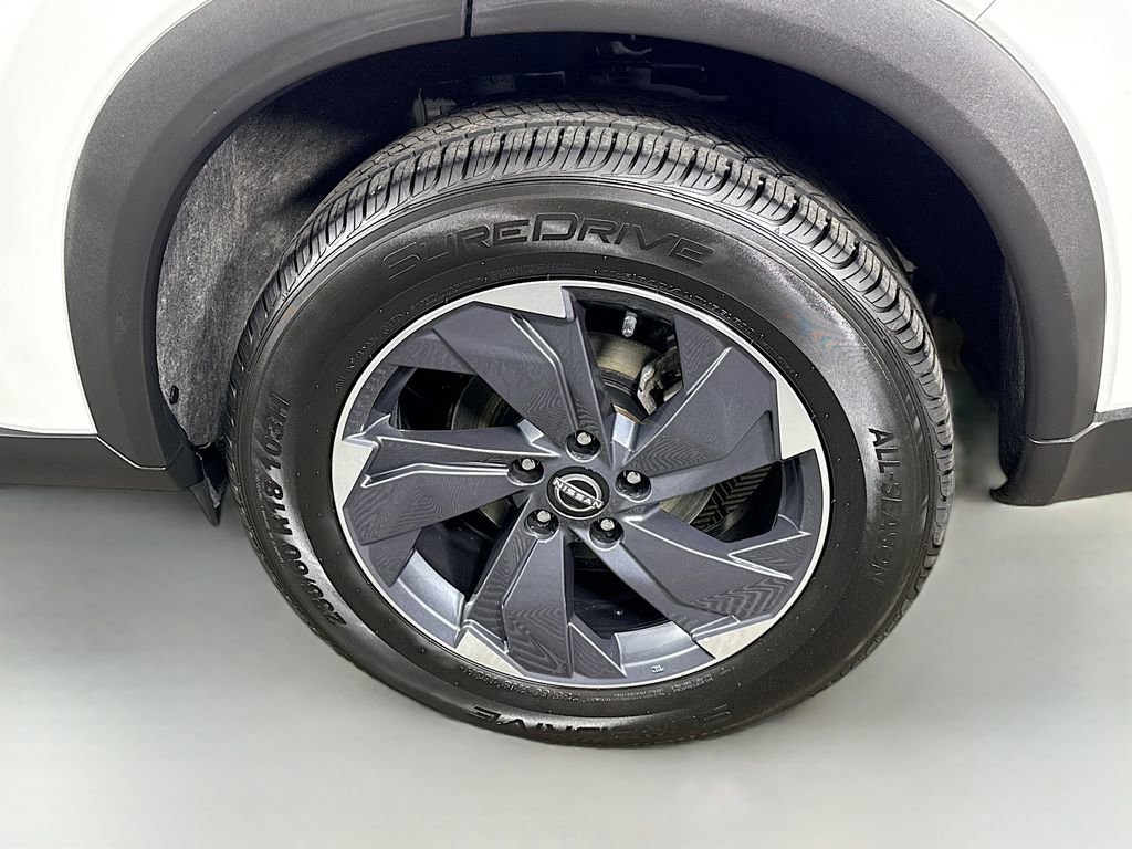 Certified 2024 Nissan Rogue SV image 33