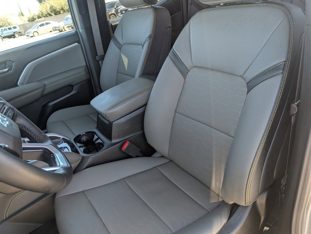 Used 2025 Chevrolet Colorado ZR2 w/ Technology Package image 9