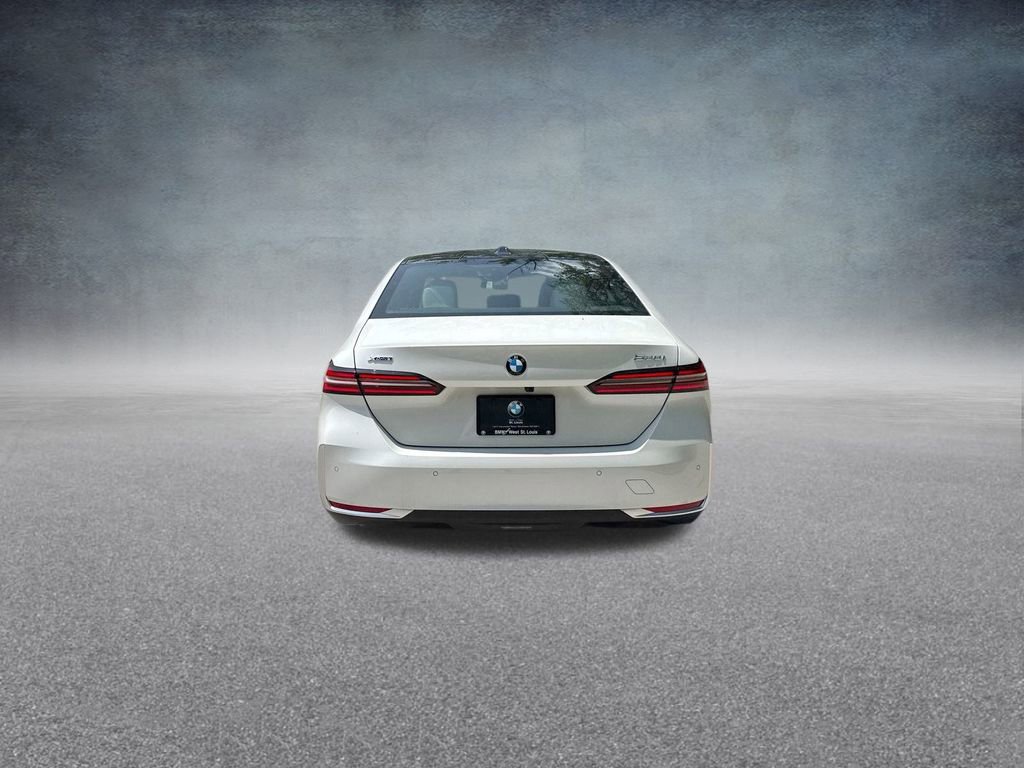 Used 2026 BMW 530i xDrive w/ Premium Package image 8