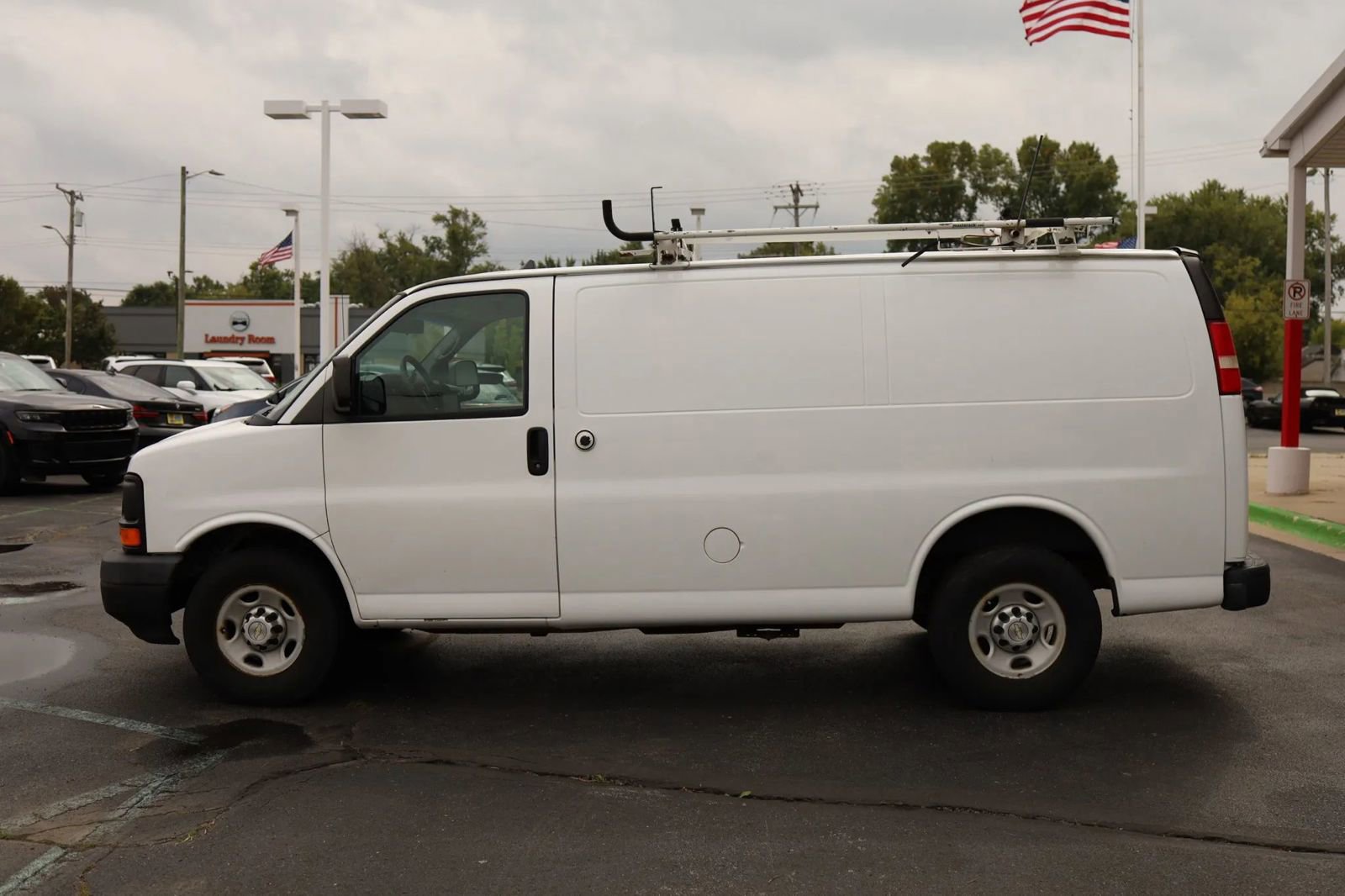 Used 2013 Chevrolet Express 2500 image 7