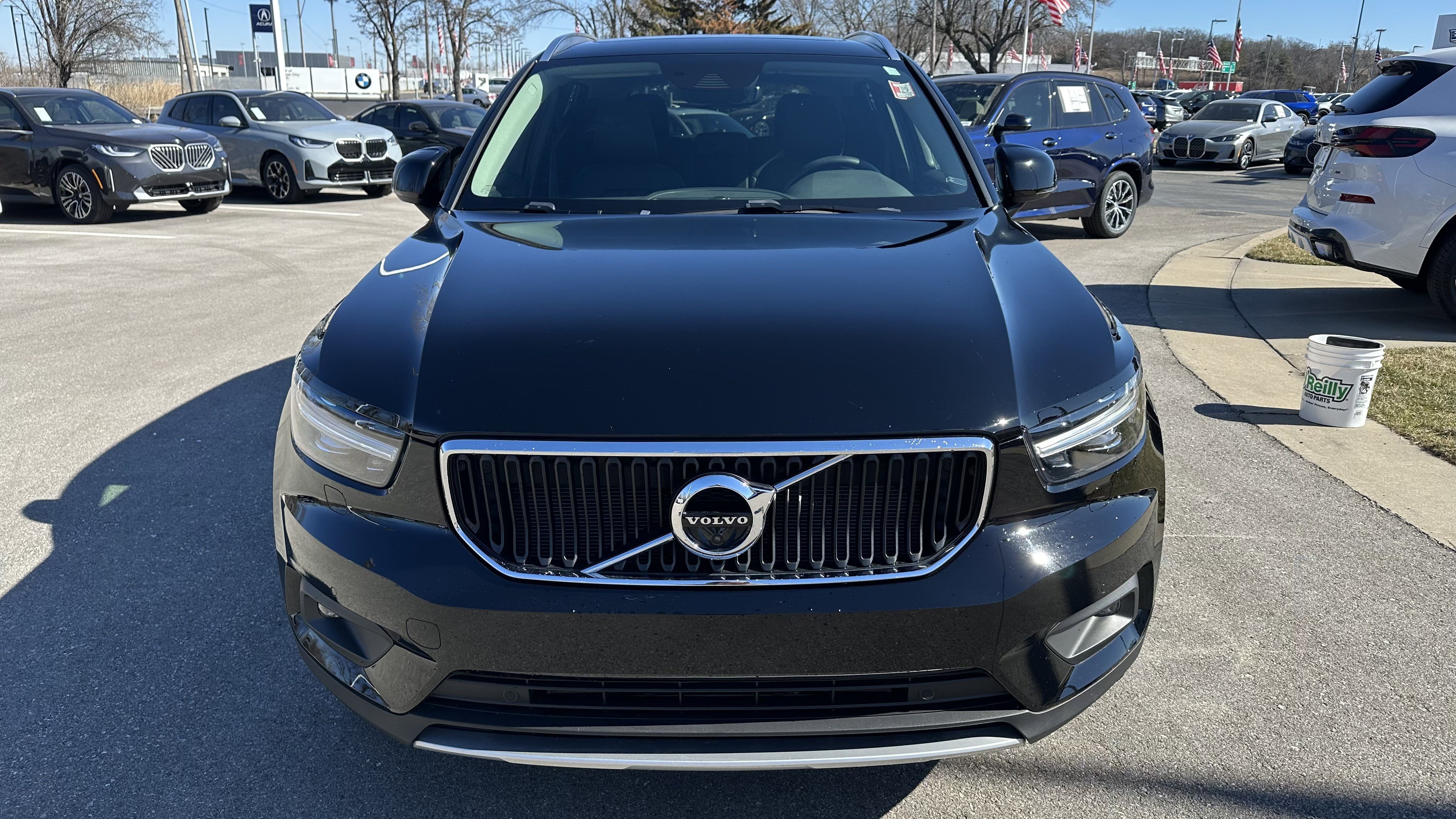 Used 2022 Volvo XC40 T5 Momentum w/ Premium Package image 3