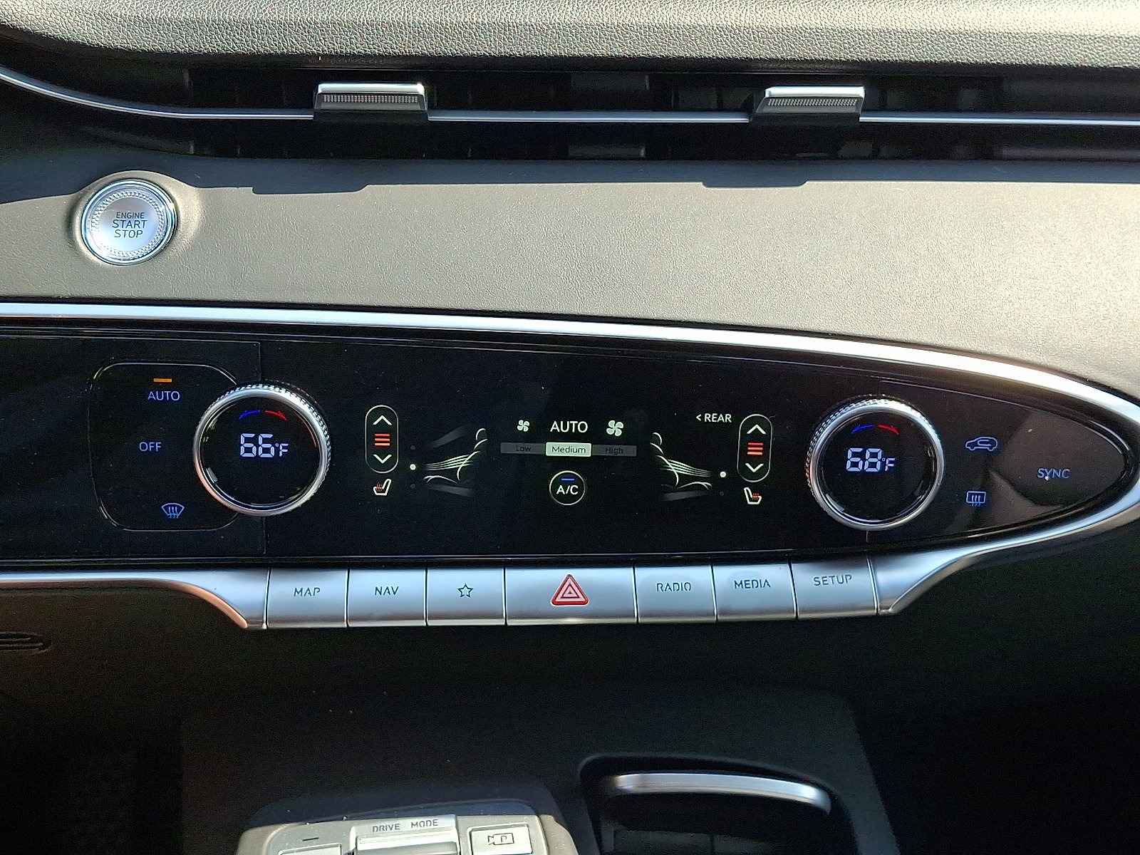 Used 2025 Genesis GV70 2.5T image 16