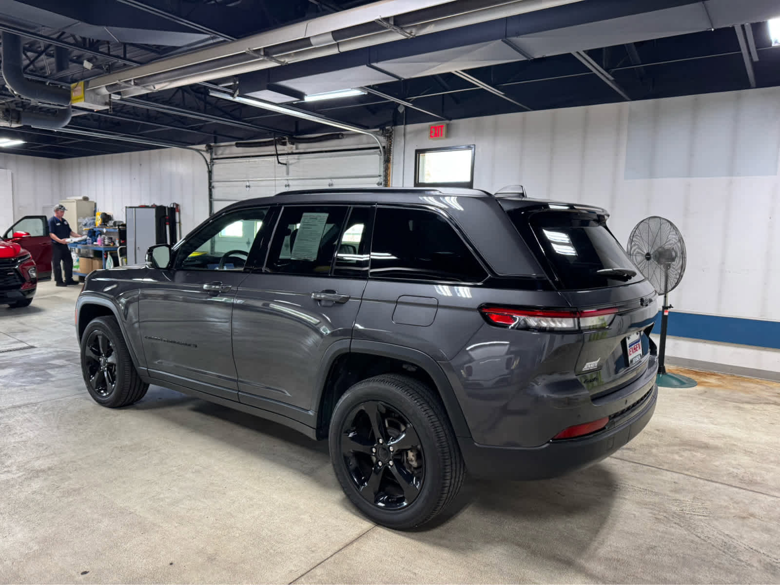 Used 2023 Jeep Grand Cherokee Altitude image 5