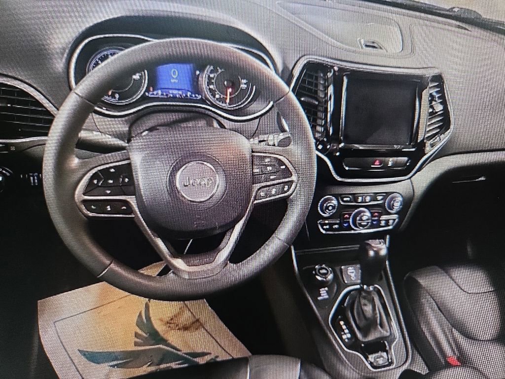 Used 2022 Jeep Cherokee Limited AWD/4WD image 11