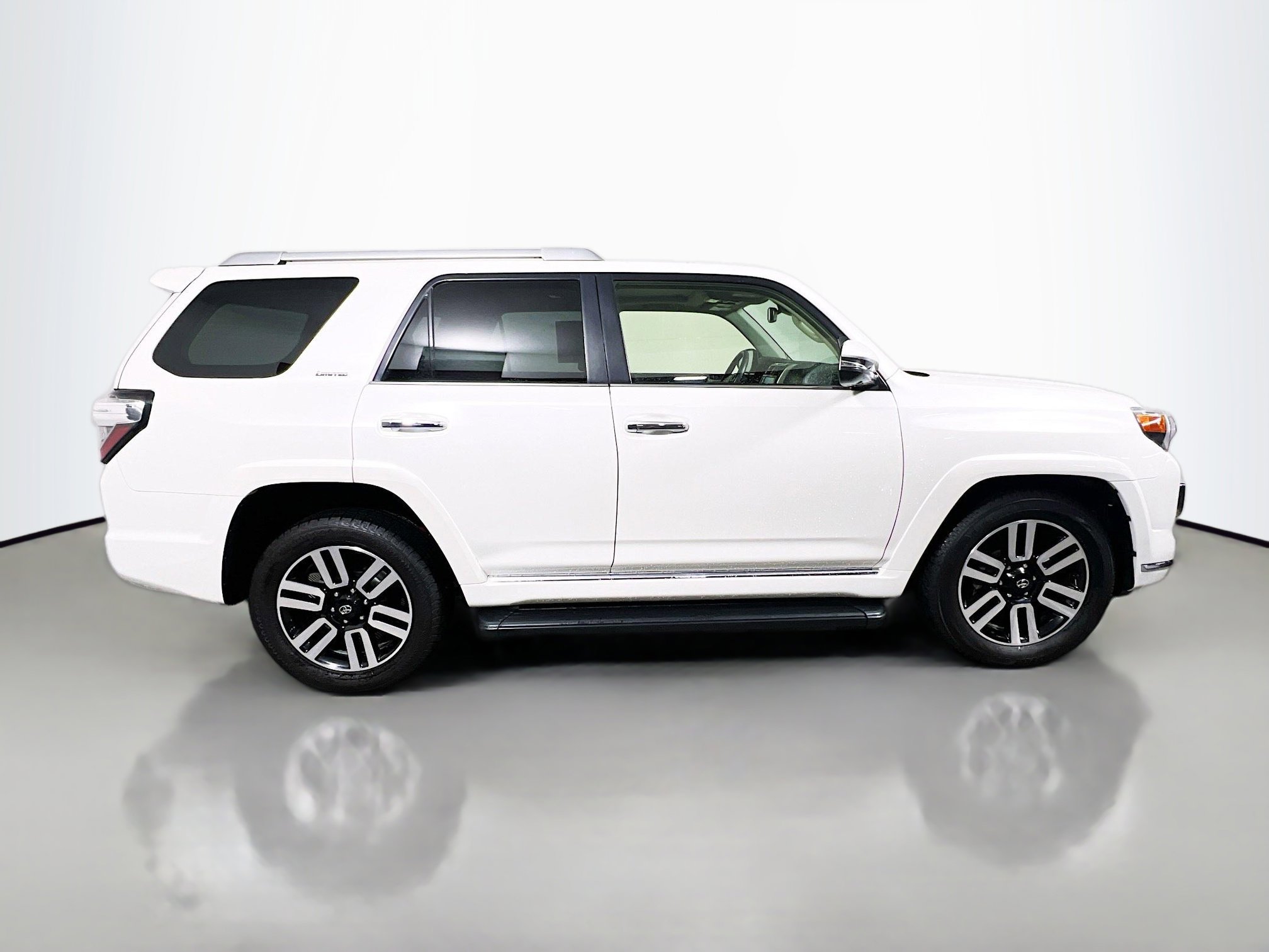 Used 2022 Toyota 4Runner Limited RWD image 3