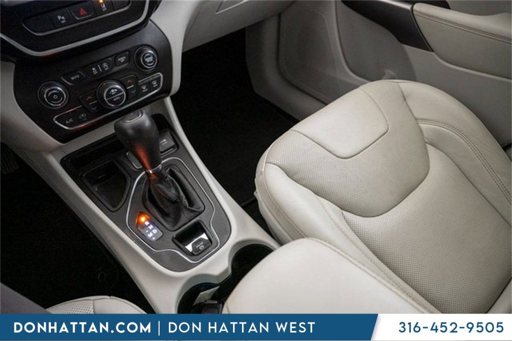 Used 2021 Jeep Cherokee Latitude Lux w/ Comfort/Convenience Group image 16