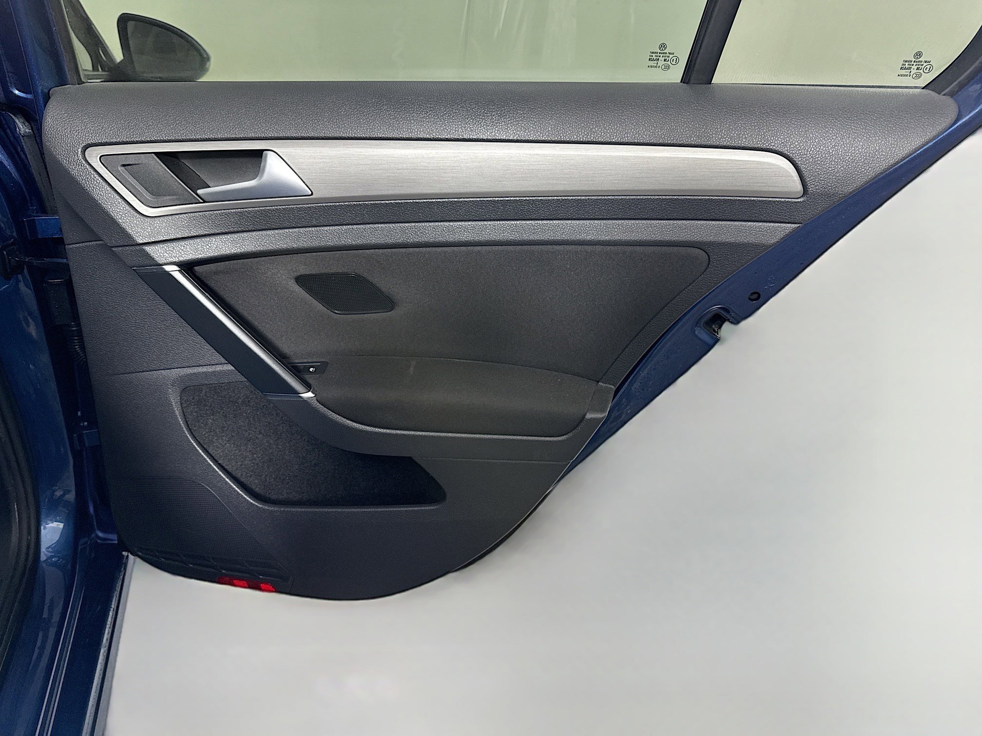 Used 2017 Volkswagen Golf S image 27