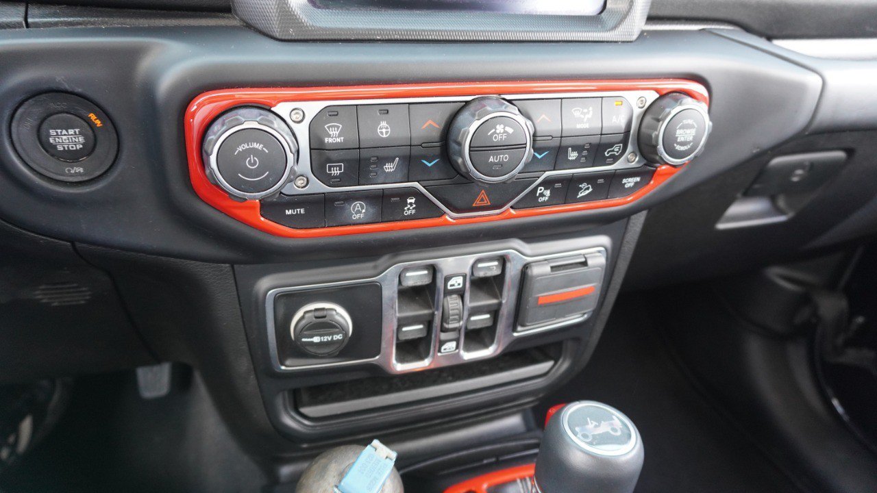 Used 2019 Jeep Wrangler Unlimited Sahara w/ Quick Order Package 24M Moab AWD/4WD image 21
