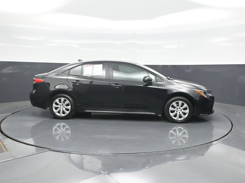 Used 2025 Toyota Corolla LE FWD image 8