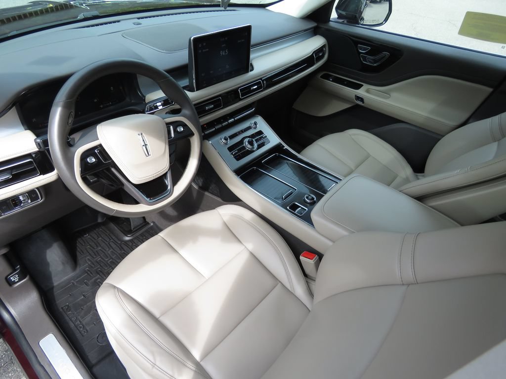 Used 2023 Lincoln Aviator AWD w/ Premium Package image 11