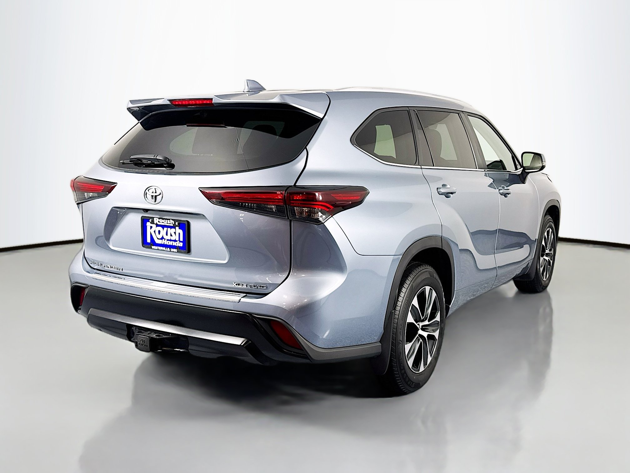 Used 2024 Toyota Highlander XLE AWD/4WD image 5