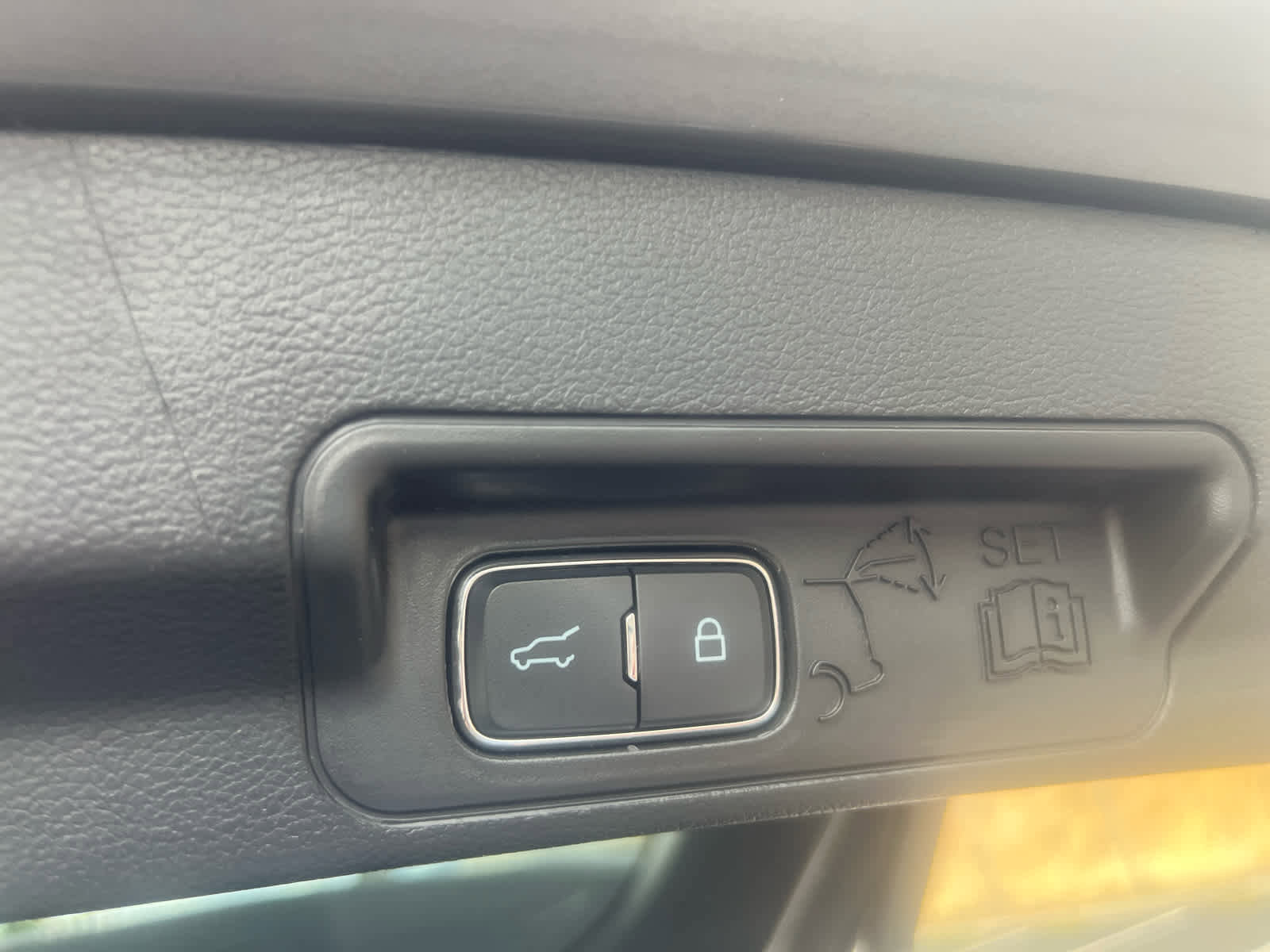 Used 2024 Ford Explorer XLT image 11