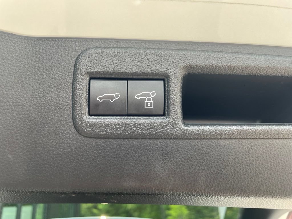Used 2021 Toyota Venza LE w/ Carpet Mat Package (TMS) AWD/4WD image 7