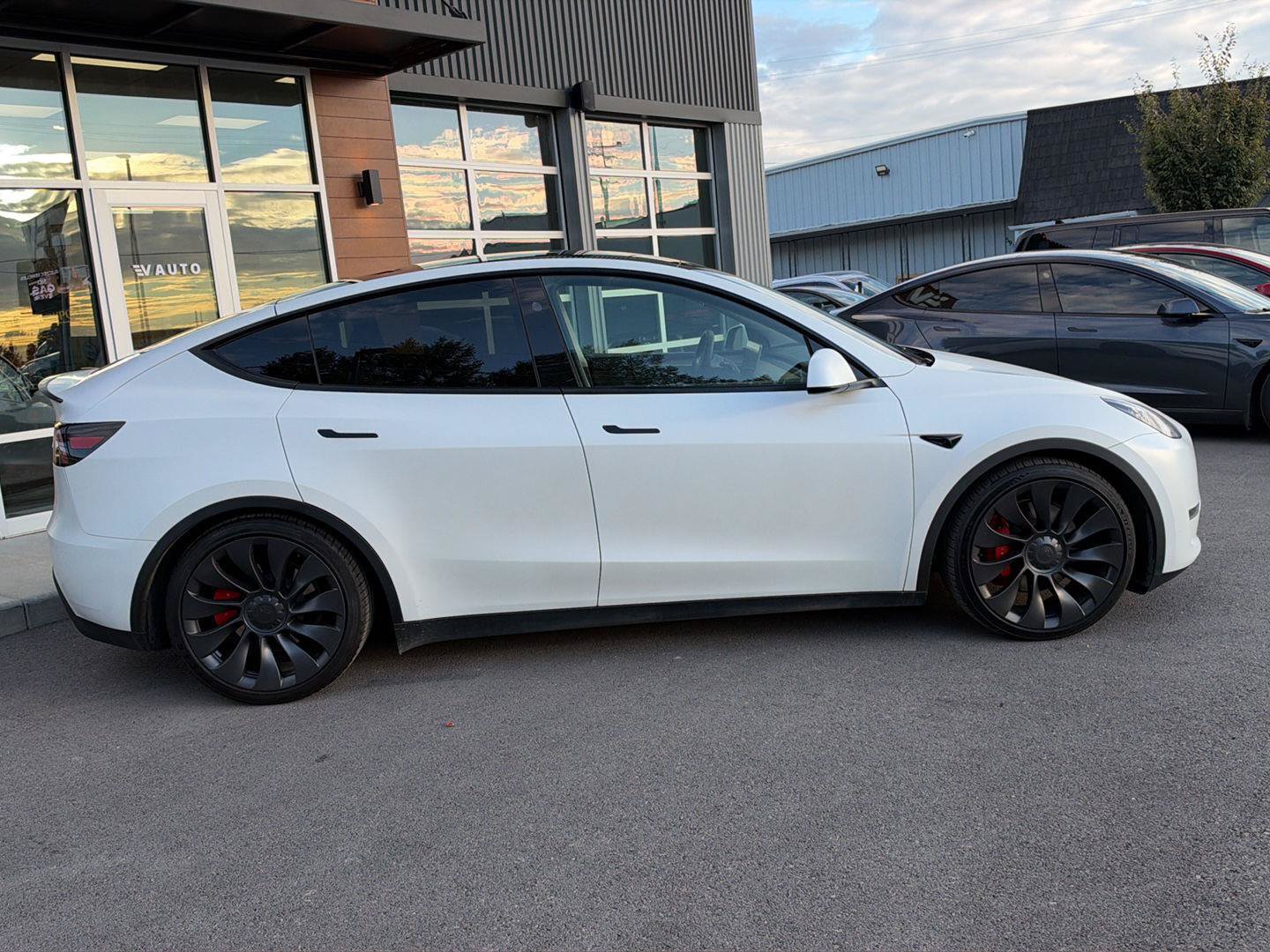 Used 2023 Tesla Model Y Performance AWD/4WD image 9