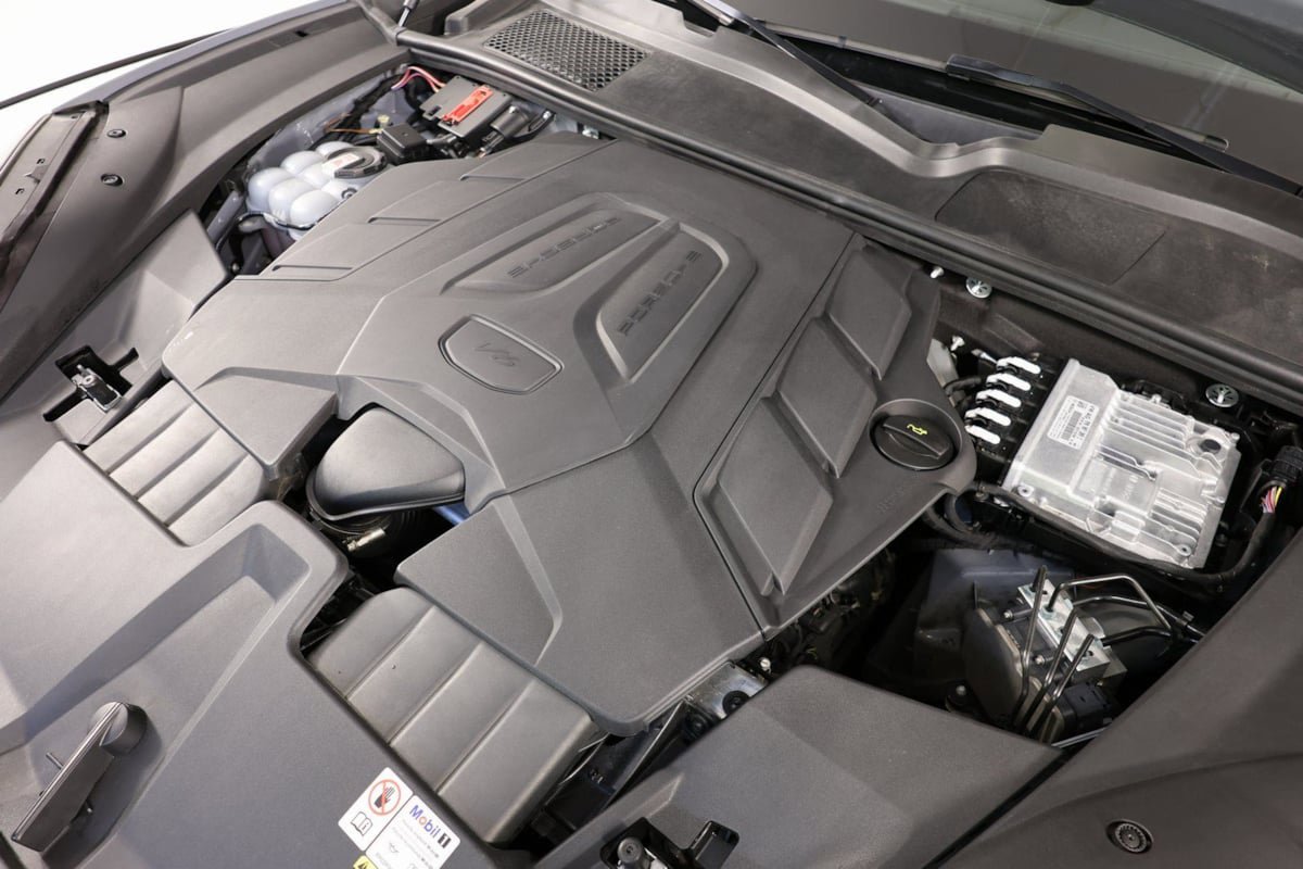 Used 2024 Porsche Cayenne Coupe image 33