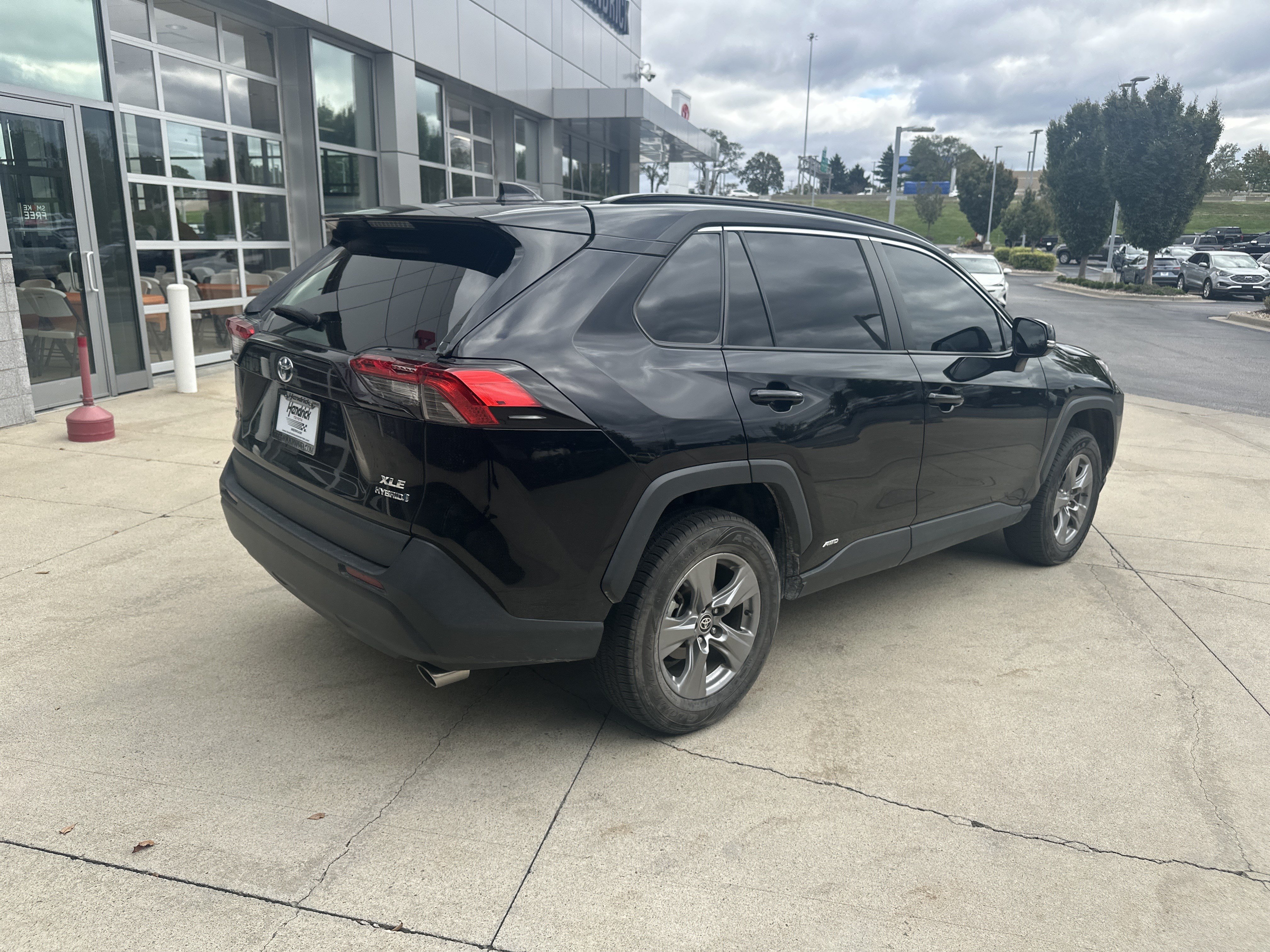 Used 2024 Toyota RAV4 XLE w/ Convenience Package AWD/4WD image 6