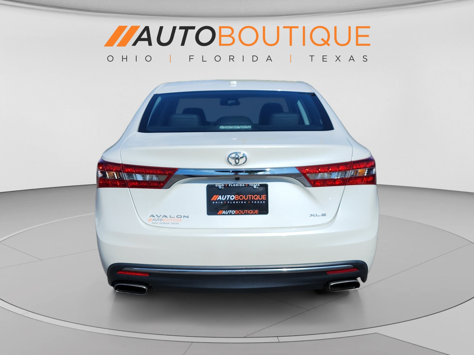 Used 2018 Toyota Avalon XLE FWD image 2