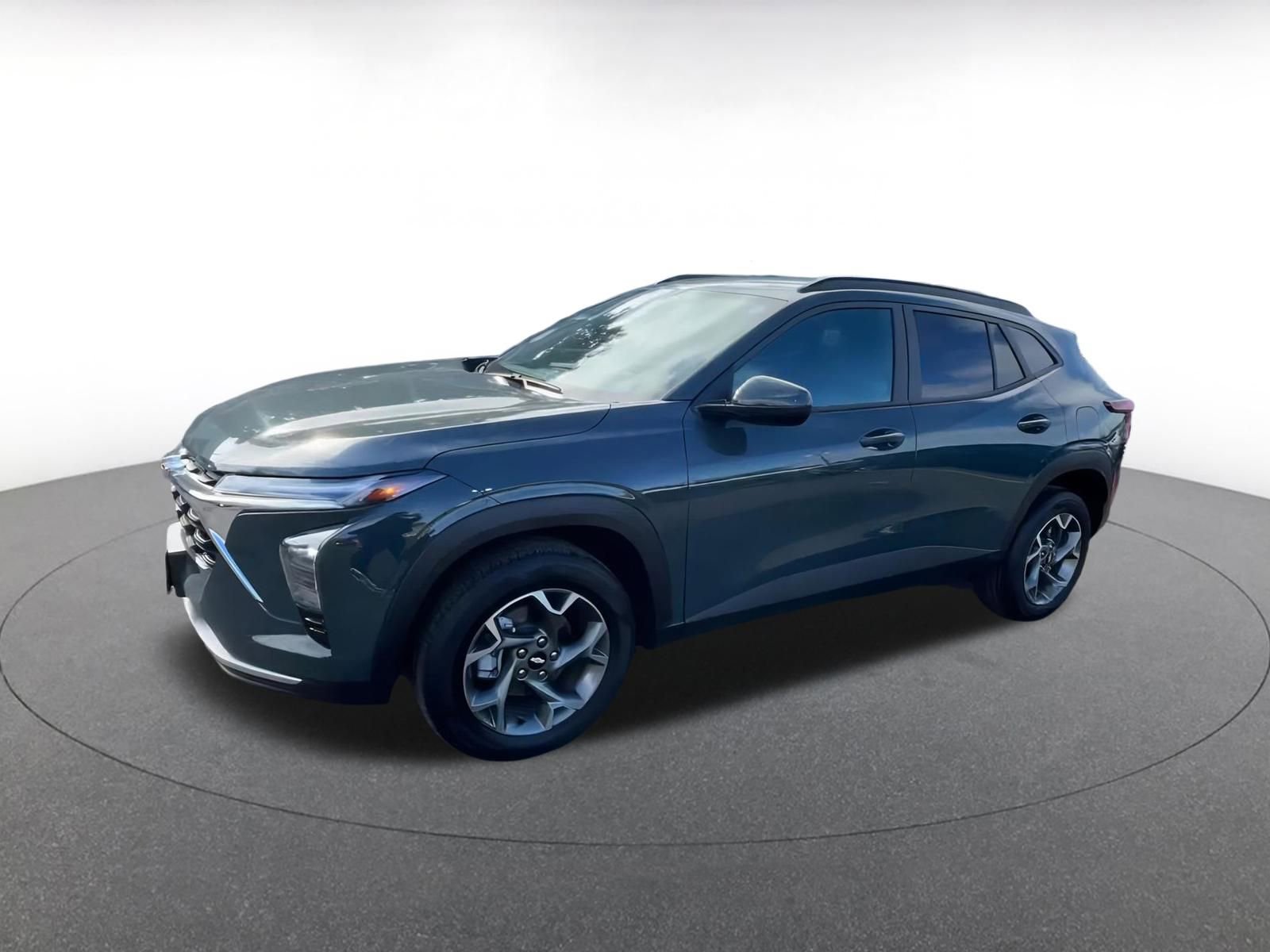 Used 2025 Chevrolet Trax LT image 8