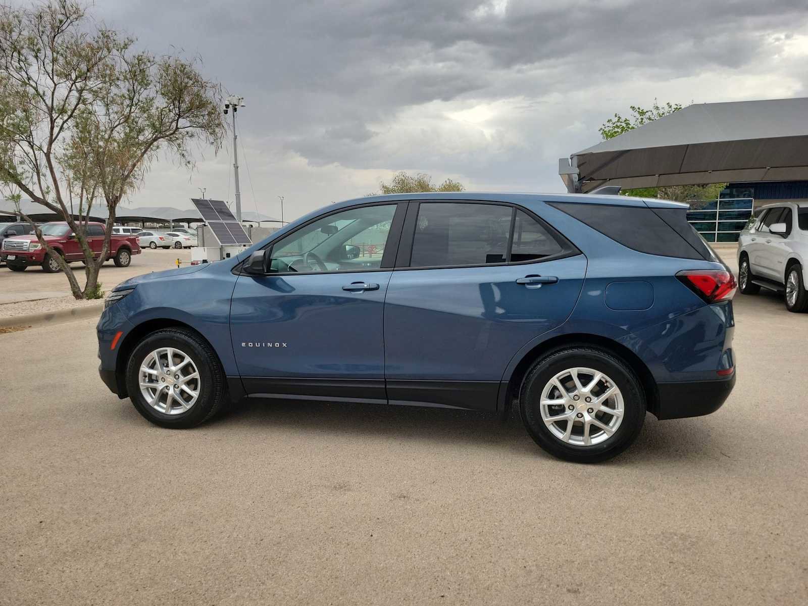 Used 2024 Chevrolet Equinox LS w/ LS Convenience Package image 5