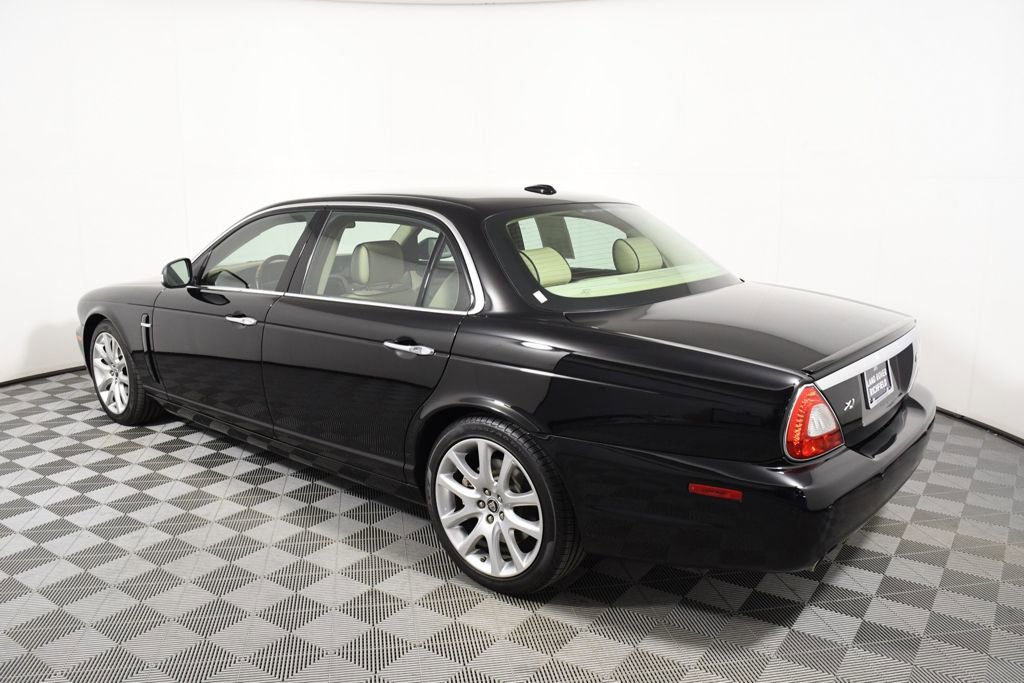 Used 2009 Jaguar XJ8 RWD image 3