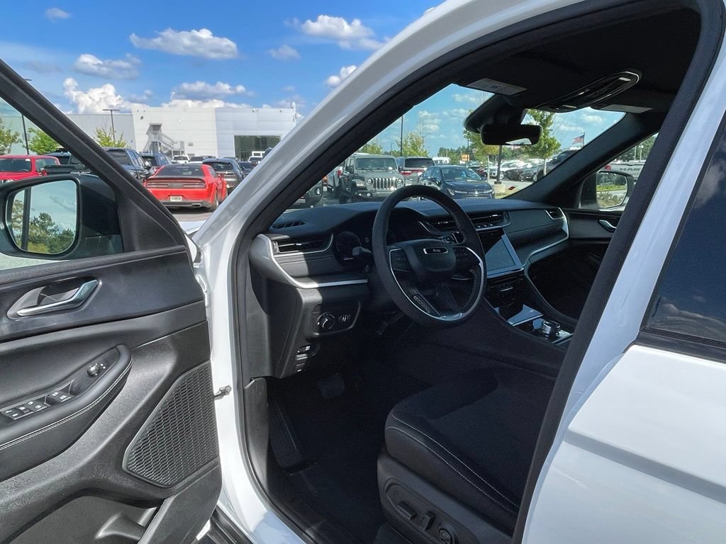 New 2026 Jeep Grand Cherokee Laredo RWD image 33