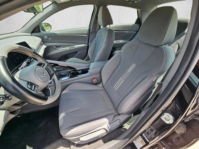 Used 2023 Hyundai Elantra SEL w/ Convenience Package FWD image 19