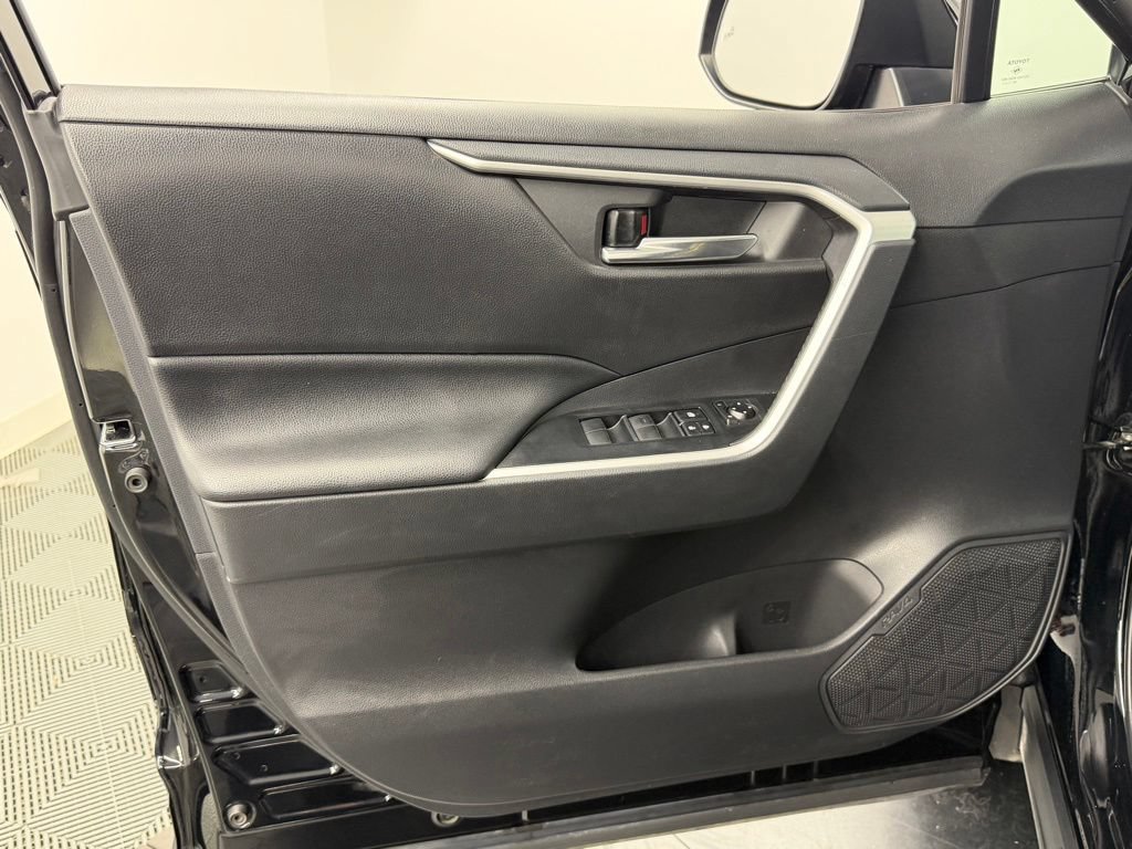 Used 2021 Toyota RAV4 XLE w/ Carpet Mat Package (TMS) AWD/4WD image 19