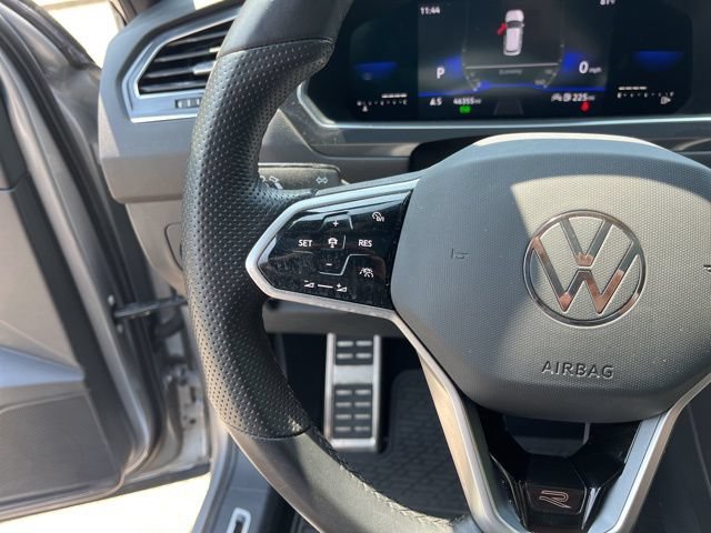 Used 2023 Volkswagen Tiguan SE R-Line FWD image 19