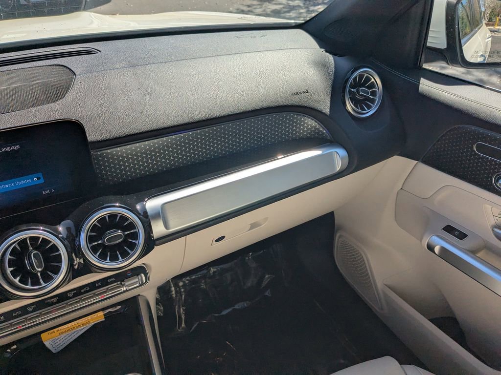 Certified 2025 Mercedes-Benz GLB 250 image 4