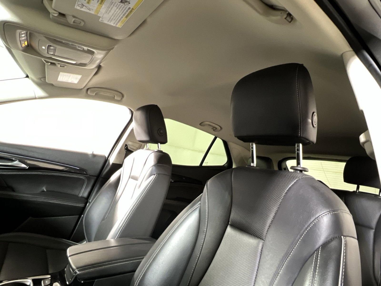 Used 2023 Buick Envision Essence image 22