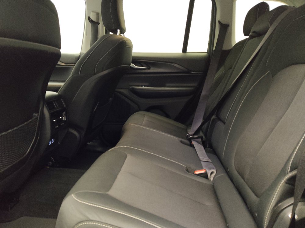 Used 2024 Jeep Grand Cherokee Laredo RWD image 18
