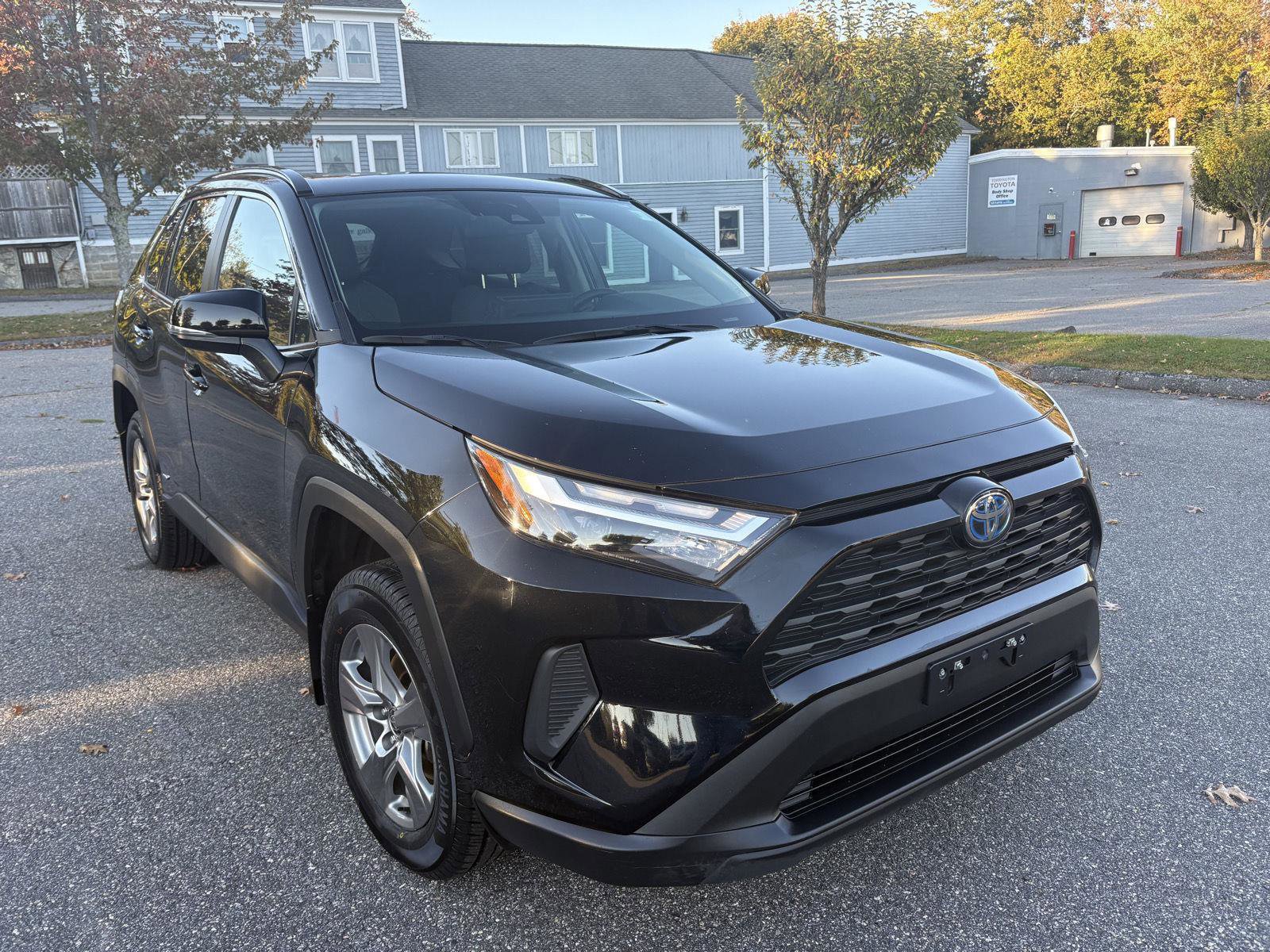 Used 2024 Toyota RAV4 XLE image 1