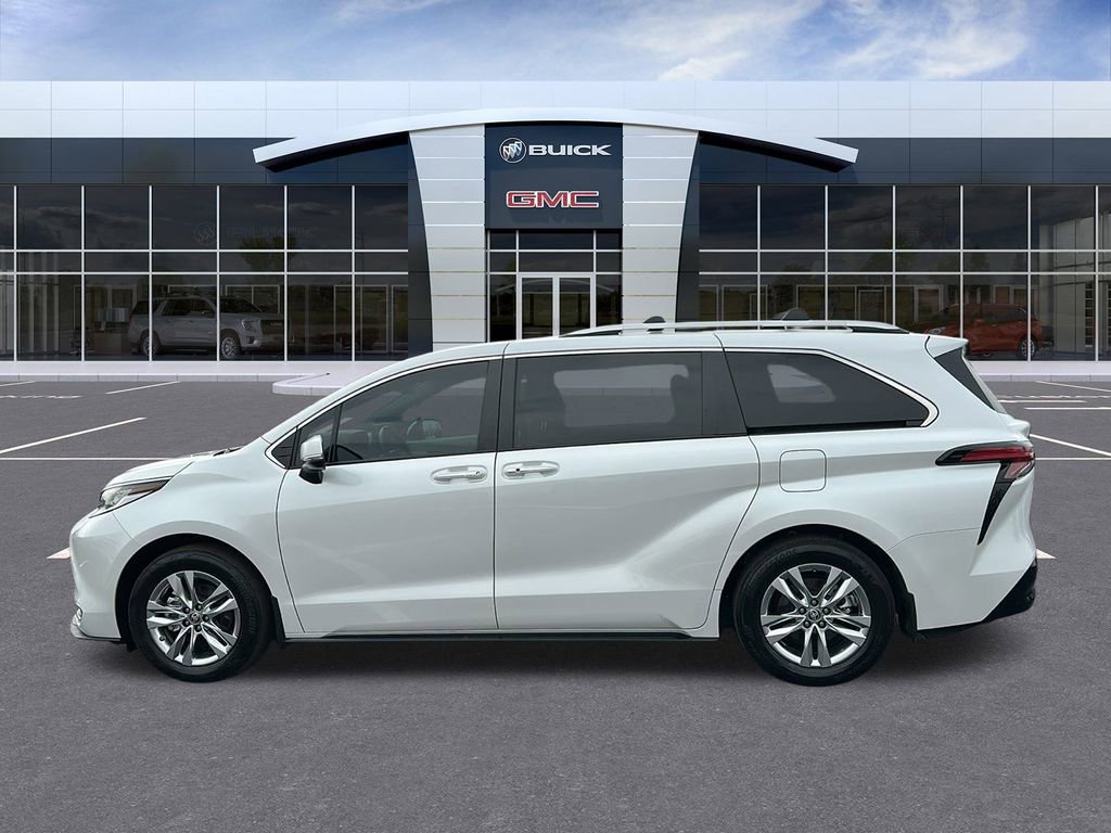 Used 2024 Toyota Sienna Limited image 2