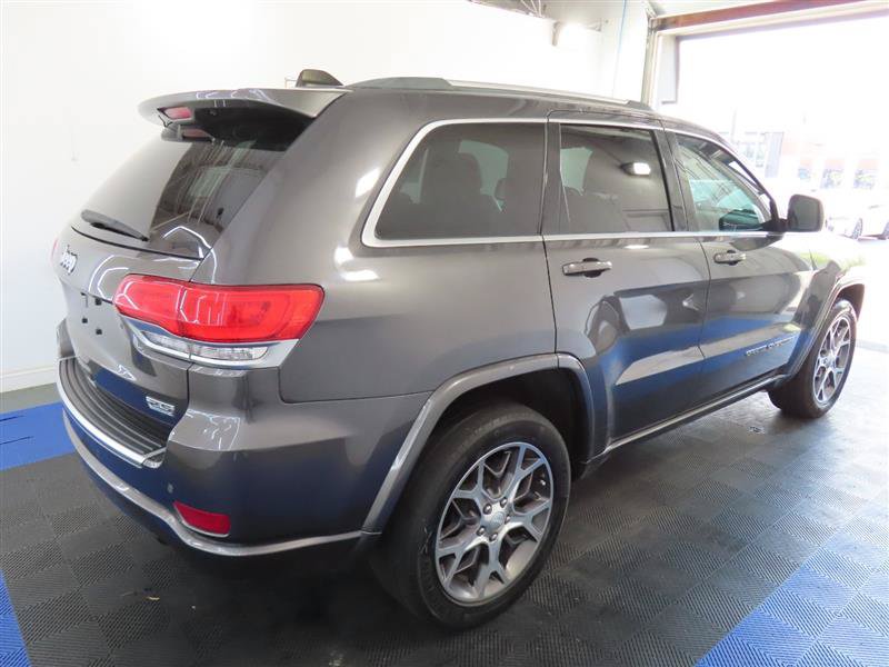 Used 2018 Jeep Grand Cherokee Limited AWD/4WD image 15
