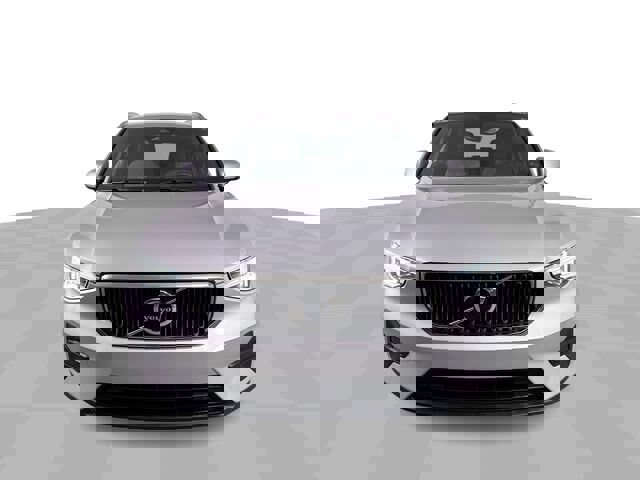 Used 2023 Volvo XC40 B5 Core image 6