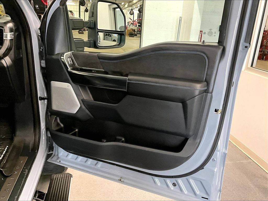 Used 2025 Ford F350 Platinum w/ FX4 Off-Road Package AWD/4WD image 12
