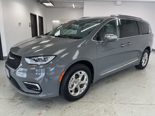 Used 2021 Chrysler Pacifica Limited w/ Premium & Safety Sphere Group AWD/4WD image 6