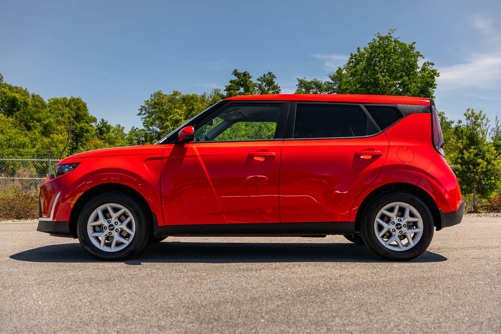 Used 2025 Kia Soul LX w/ LX Technology Package FWD image 4