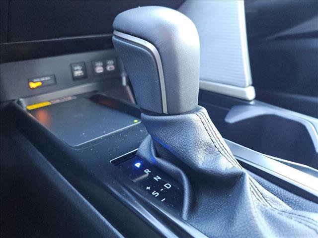Used 2025 Toyota Camry SE image 12