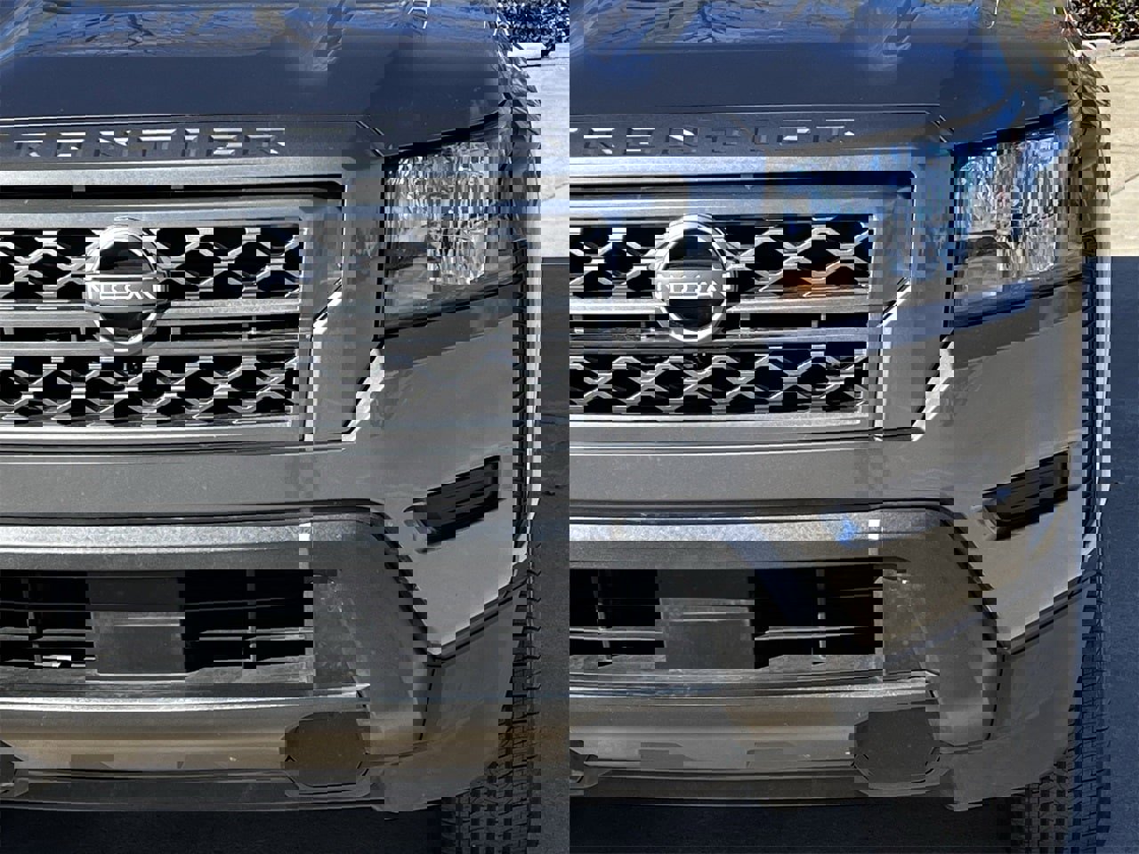 Used 2023 Nissan Frontier SV image 8