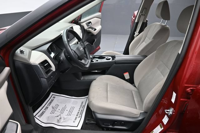 Used 2025 Nissan Rogue SV AWD/4WD image 13