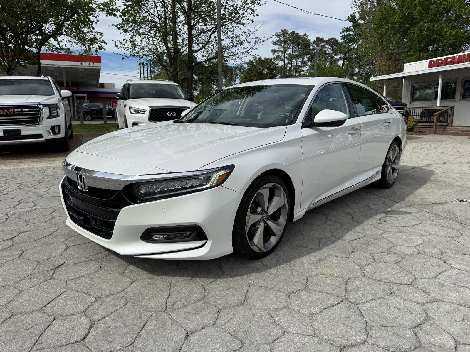 Used 2018 Honda Accord Touring image 9