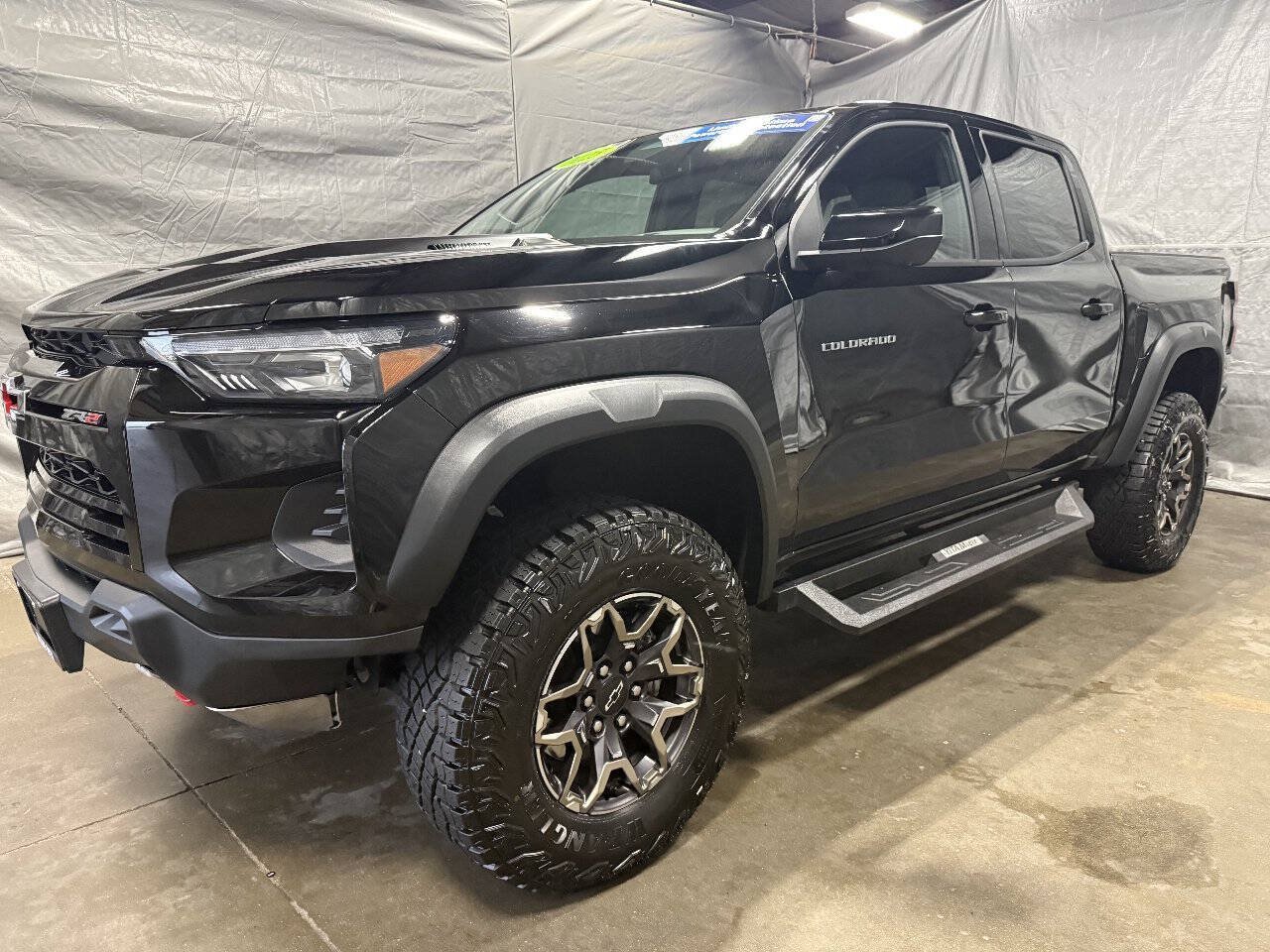 Used 2025 Chevrolet Colorado ZR2 w/ Technology Package AWD/4WD image 3
