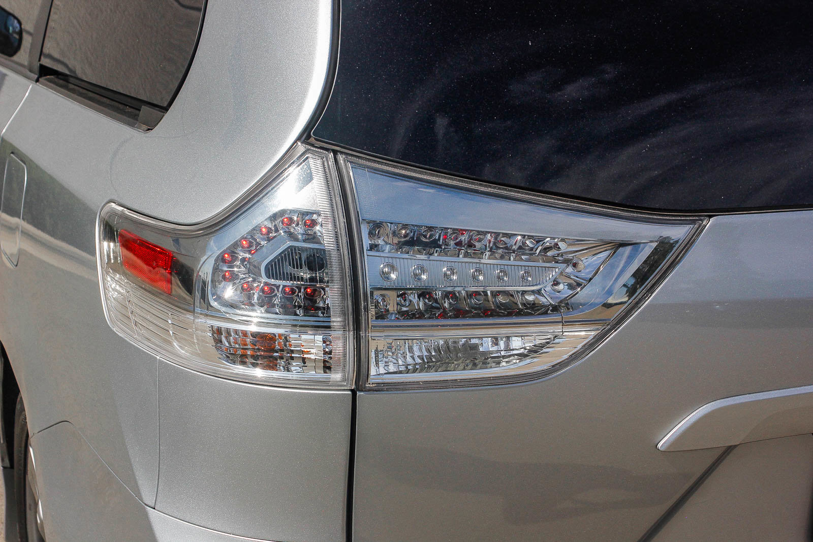 Used 2020 Toyota Sienna SE w/ Carpet Mat Package image 9