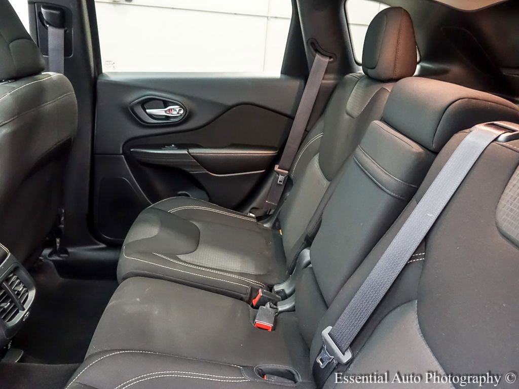 Used 2016 Jeep Cherokee Latitude w/ Comfort/Convenience Group AWD/4WD image 14